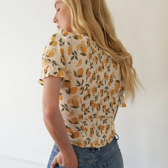 Reformation Delevan Top in Lemonade size 6 NWT - Picture 4 of 11